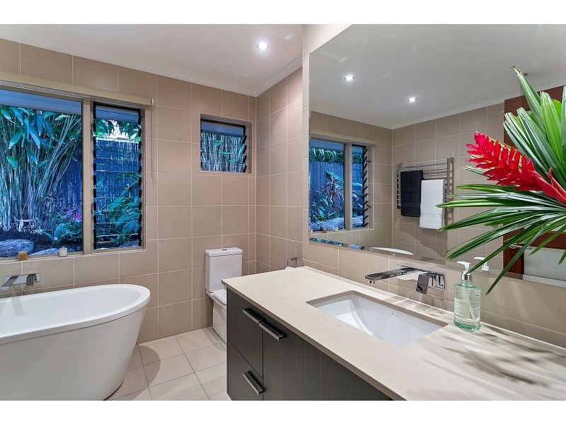 7 Strike Avenue, Mooroobool QLD 4870