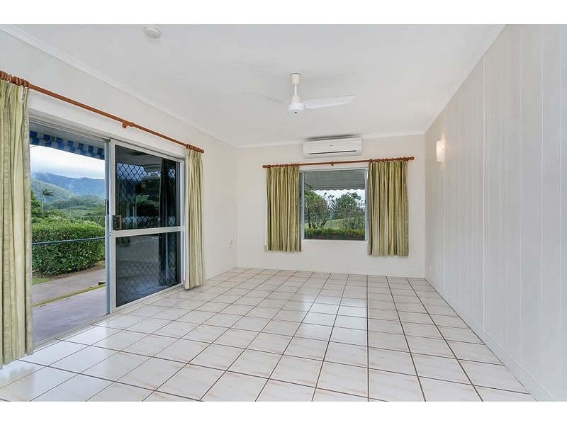 21 Travolta Close, White Rock QLD 4868