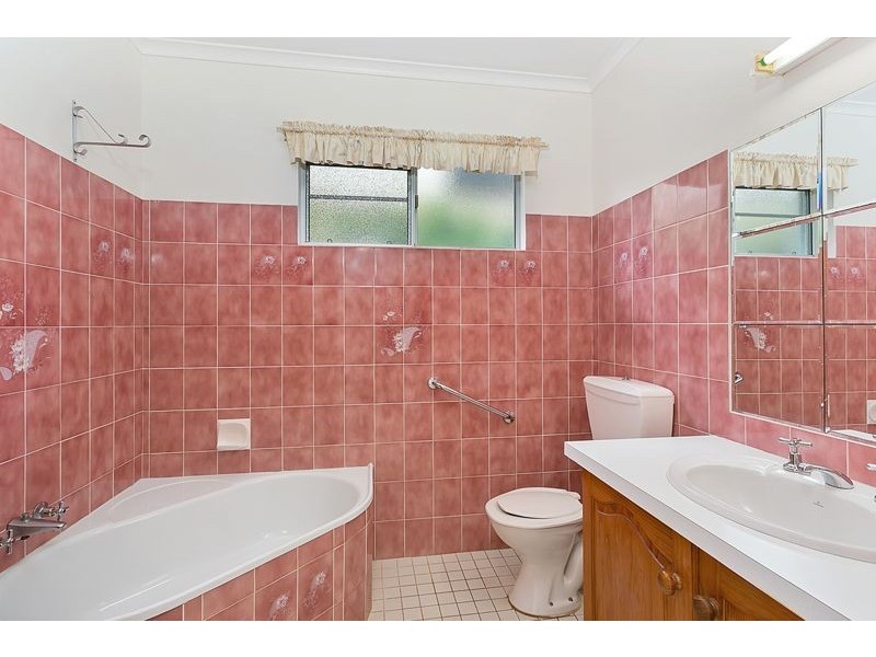 21 Travolta Close, White Rock QLD 4868