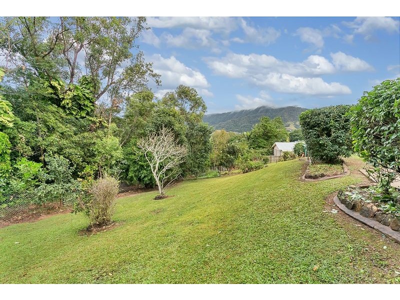 21 Travolta Close, White Rock QLD 4868