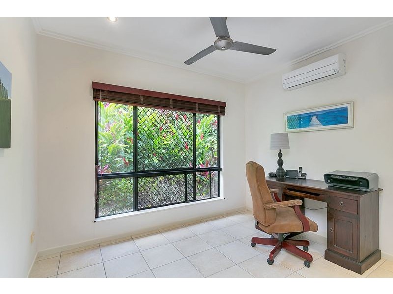5 Hughes Close, Redlynch QLD 4870