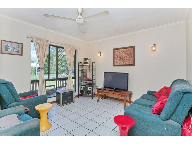 8 Penny Close, Whitfield QLD 4870