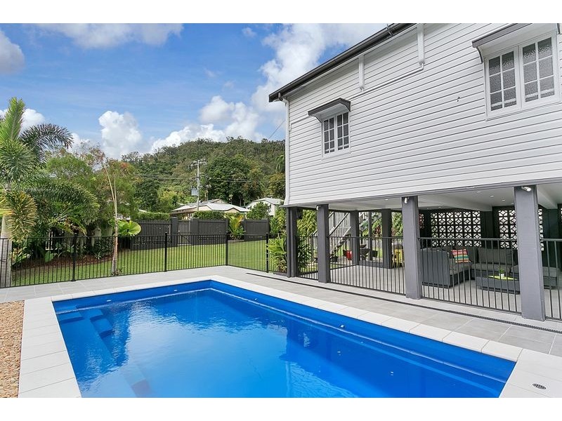 16 Mason Street, Stratford QLD 4870