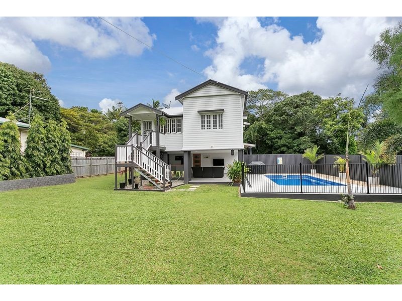 16 Mason Street, Stratford QLD 4870