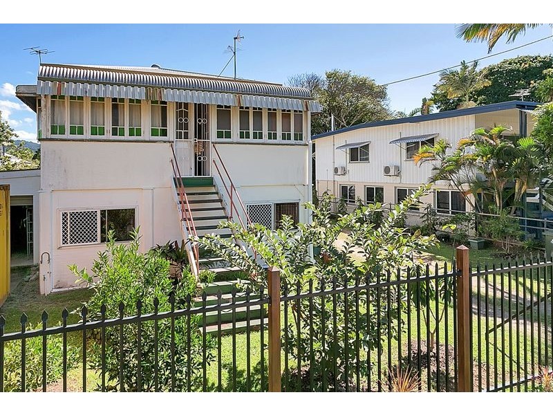8 Gelling Street, Cairns North QLD 4870