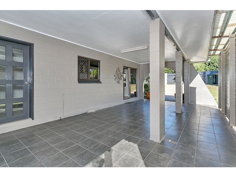 28 Holly Street, Mooroobool QLD 4870