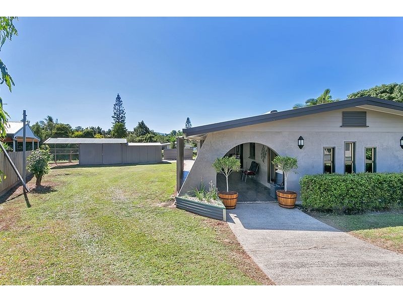 28 Holly Street, Mooroobool QLD 4870