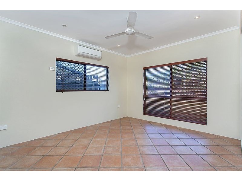 6 Scarborough Close, Kewarra Beach QLD 4879