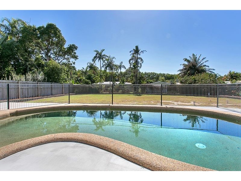 6 Scarborough Close, Kewarra Beach QLD 4879
