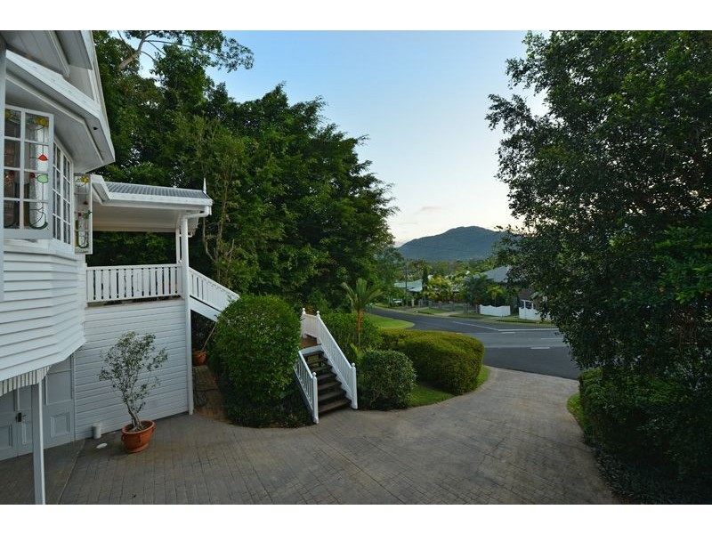 31 Bellevue Crescent, Edge Hill QLD 4870