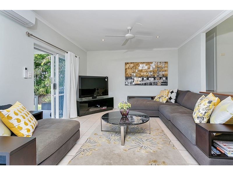 13 Woodmont Place, Mooroobool QLD 4870