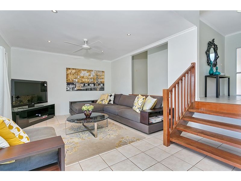 13 Woodmont Place, Mooroobool QLD 4870