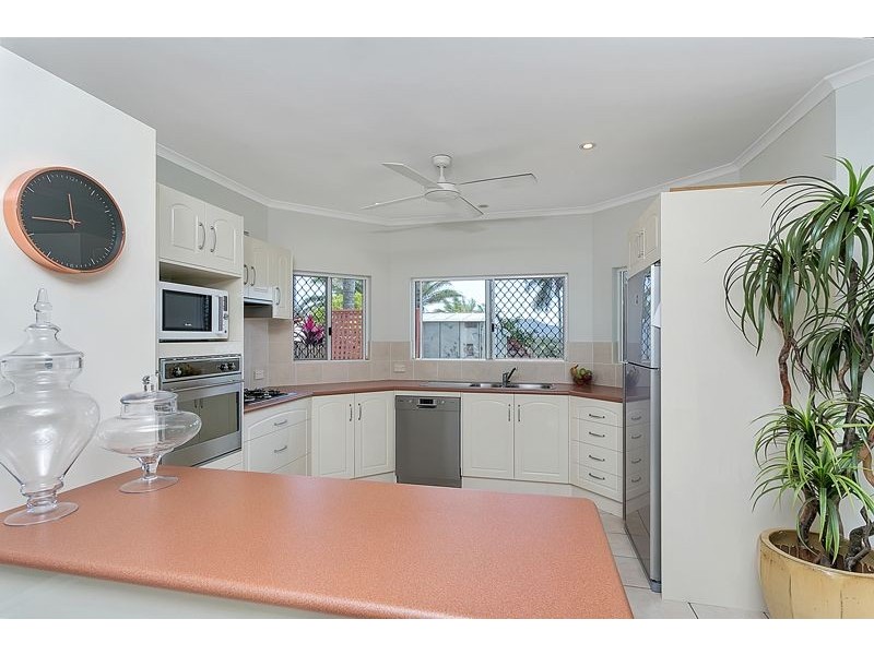 13 Woodmont Place, Mooroobool QLD 4870