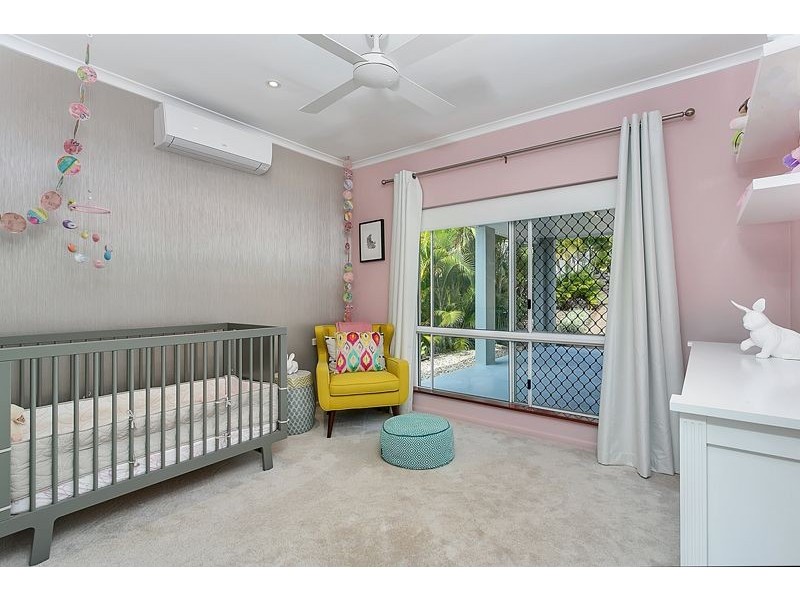 13 Woodmont Place, Mooroobool QLD 4870