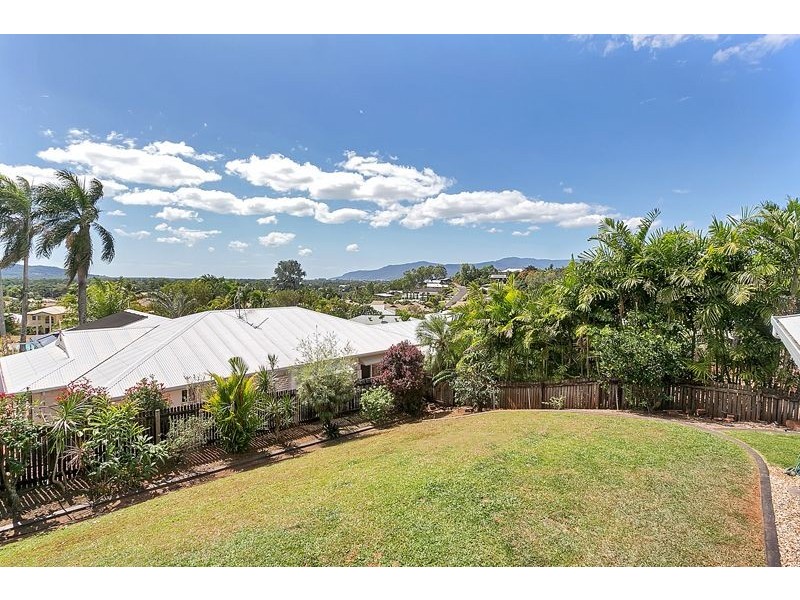 13 Woodmont Place, Mooroobool QLD 4870