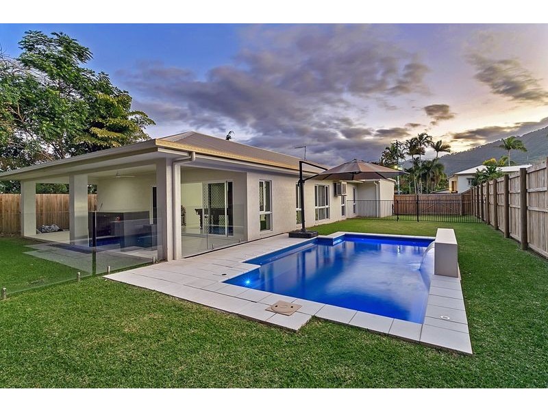 86 Hayward Street, Mooroobool QLD 4870