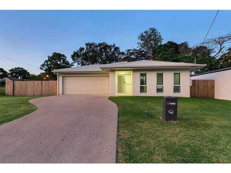 86 Hayward Street, Mooroobool QLD 4870