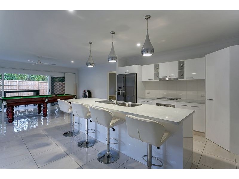 86 Hayward Street, Mooroobool QLD 4870