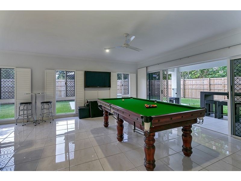 86 Hayward Street, Mooroobool QLD 4870