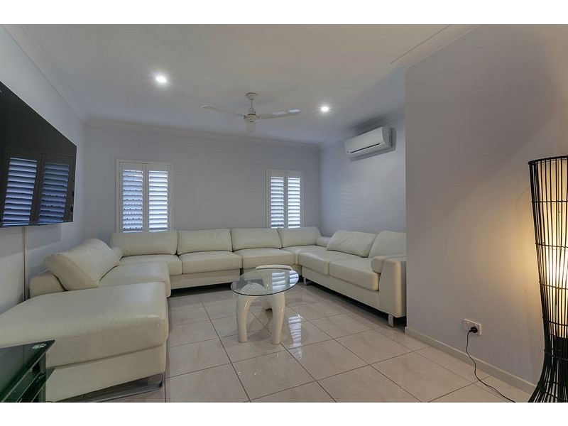 86 Hayward Street, Mooroobool QLD 4870