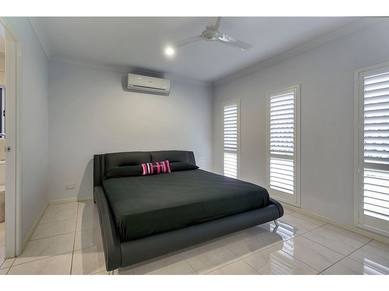 86 Hayward Street, Mooroobool QLD 4870