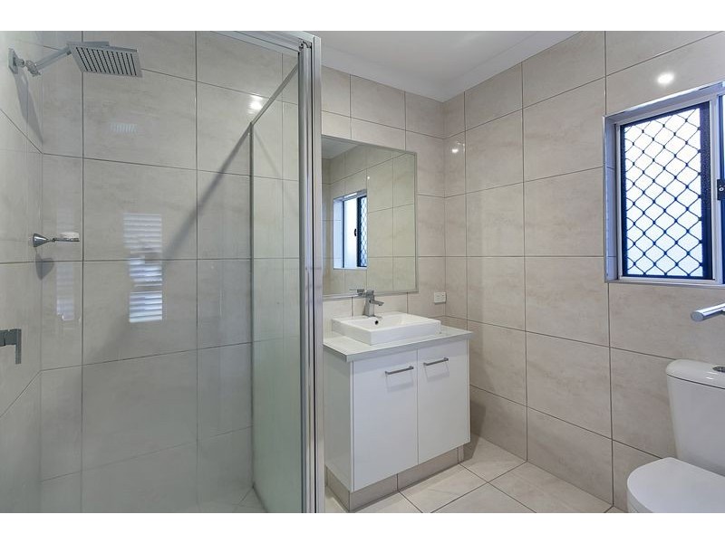 86 Hayward Street, Mooroobool QLD 4870