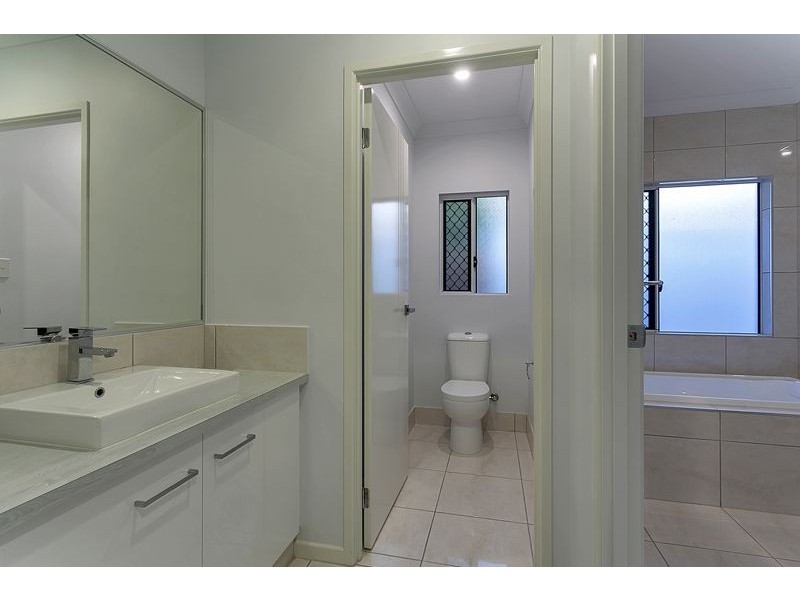 86 Hayward Street, Mooroobool QLD 4870