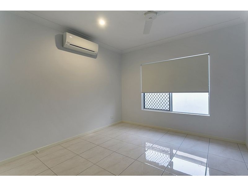 86 Hayward Street, Mooroobool QLD 4870