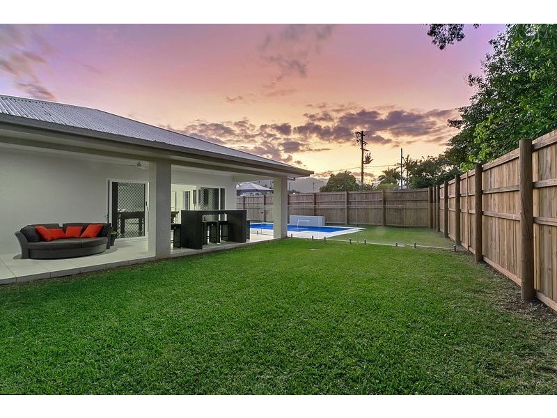 86 Hayward Street, Mooroobool QLD 4870