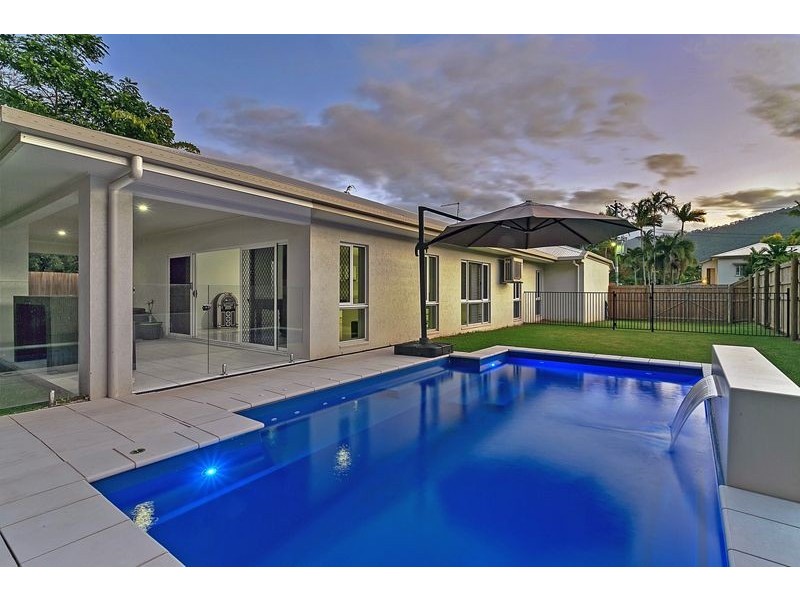 86 Hayward Street, Mooroobool QLD 4870