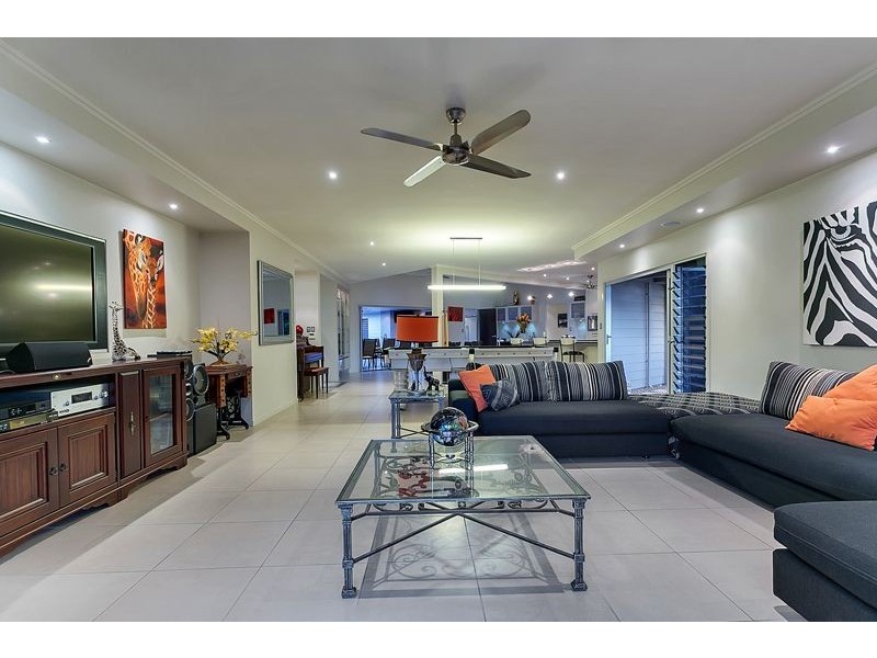 26-28 Brady Close, Brinsmead QLD 4870