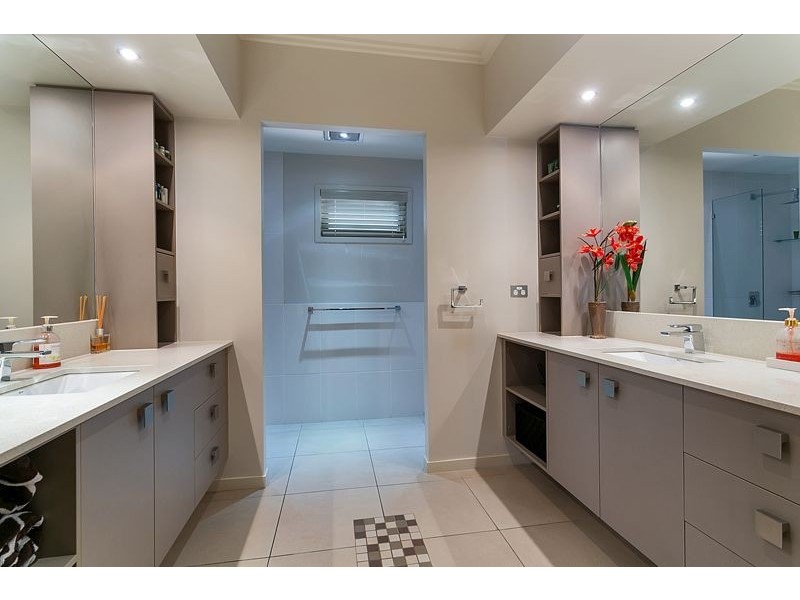 26-28 Brady Close, Brinsmead QLD 4870