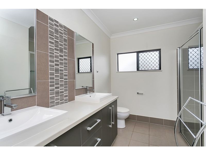 5 Angel Close, Kanimbla QLD 4870