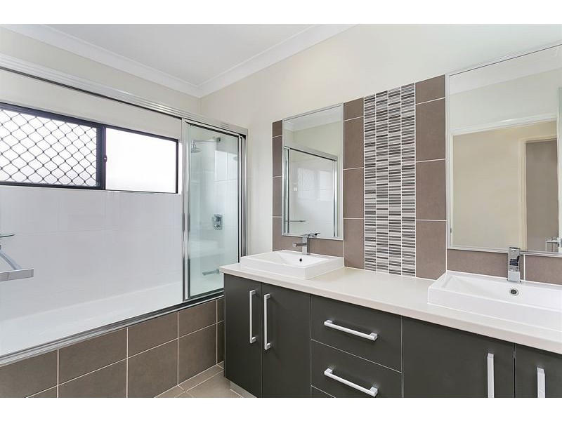 5 Angel Close, Kanimbla QLD 4870