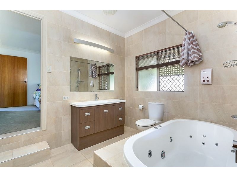 5 Wren Court, Bayview Heights QLD 4868