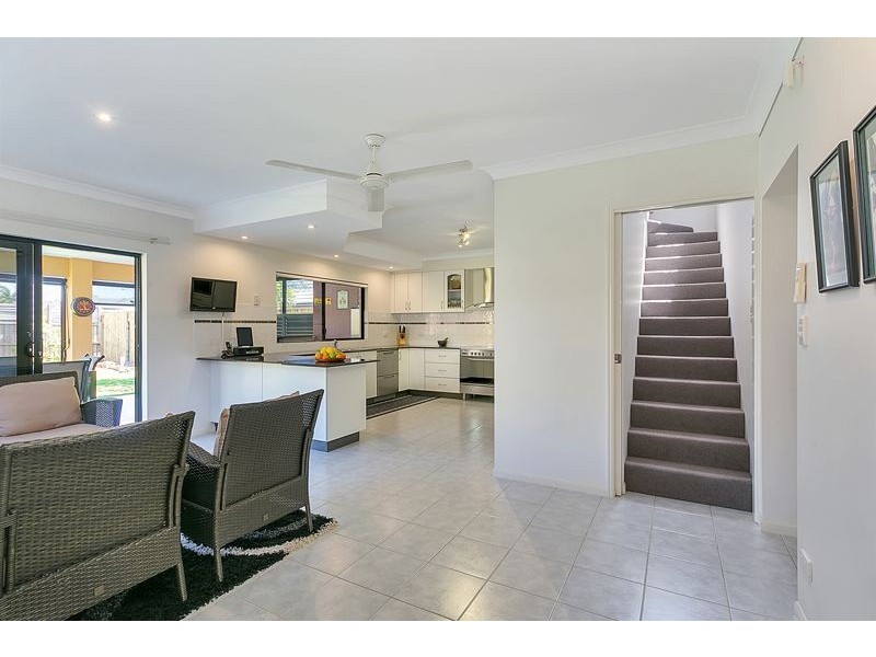38 Bassett St, Kanimbla QLD 4870