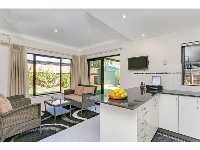 38 Bassett St, Kanimbla QLD 4870