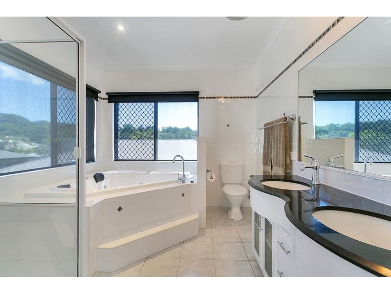 38 Bassett St, Kanimbla QLD 4870