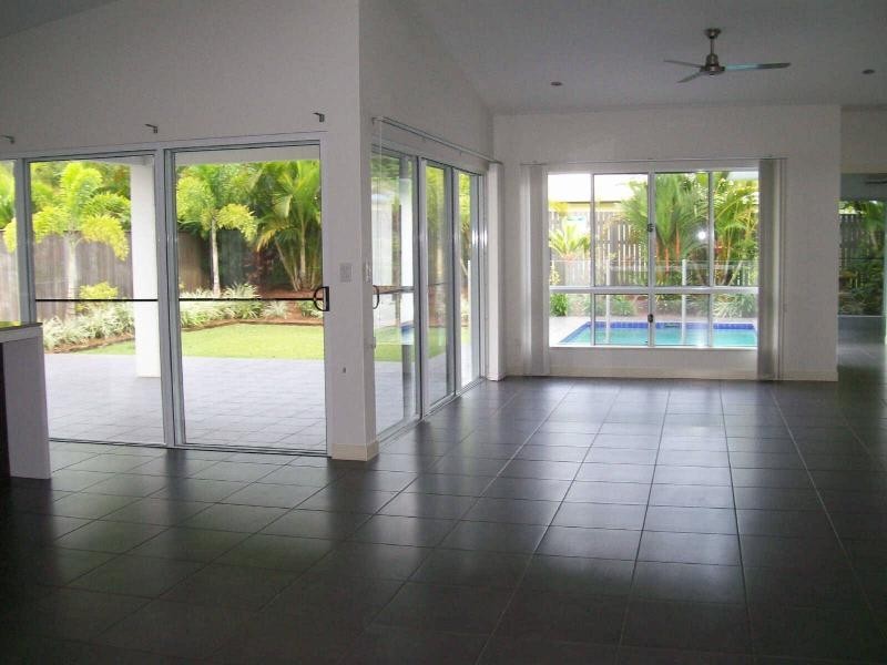 11 Gamburra Drive, Redlynch QLD 4870