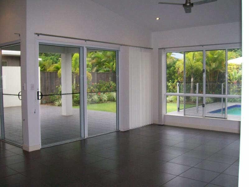 11 Gamburra Drive, Redlynch QLD 4870