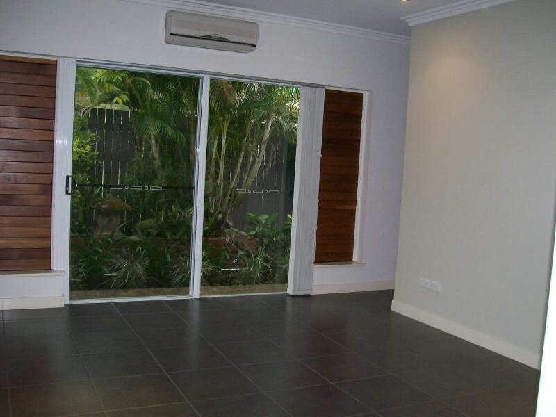 11 Gamburra Drive, Redlynch QLD 4870