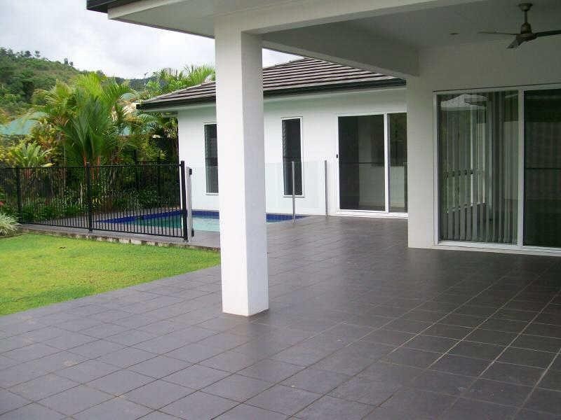 11 Gamburra Drive, Redlynch QLD 4870