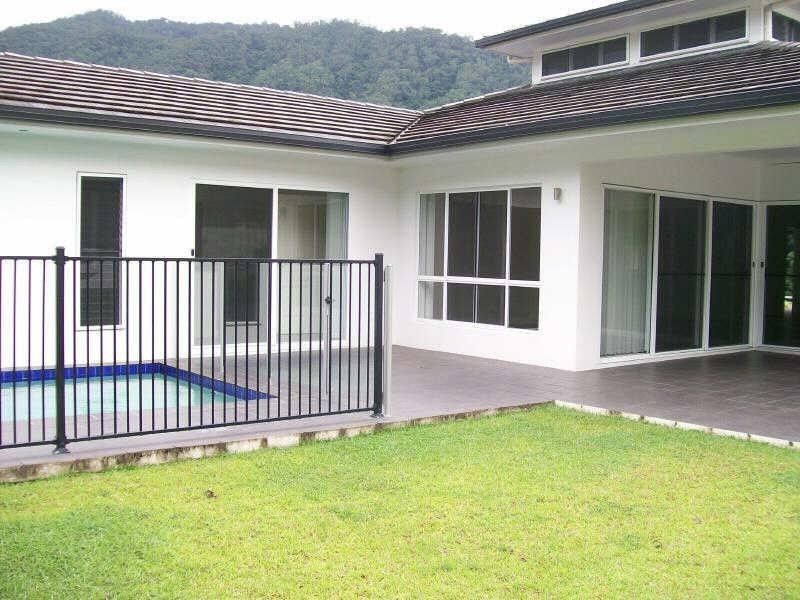 11 Gamburra Drive, Redlynch QLD 4870