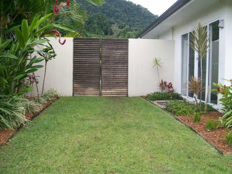 11 Gamburra Drive, Redlynch QLD 4870