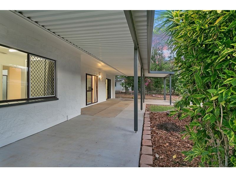 14 Universal Close, White Rock QLD 4868