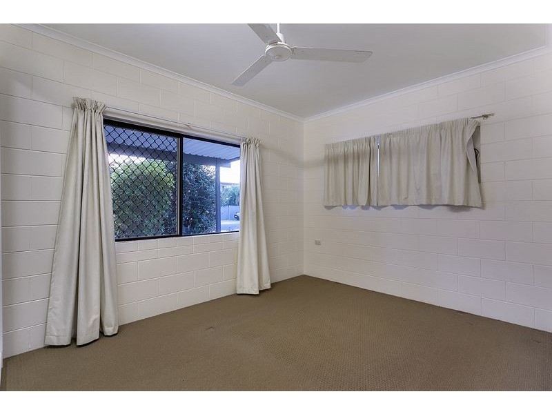 14 Universal Close, White Rock QLD 4868