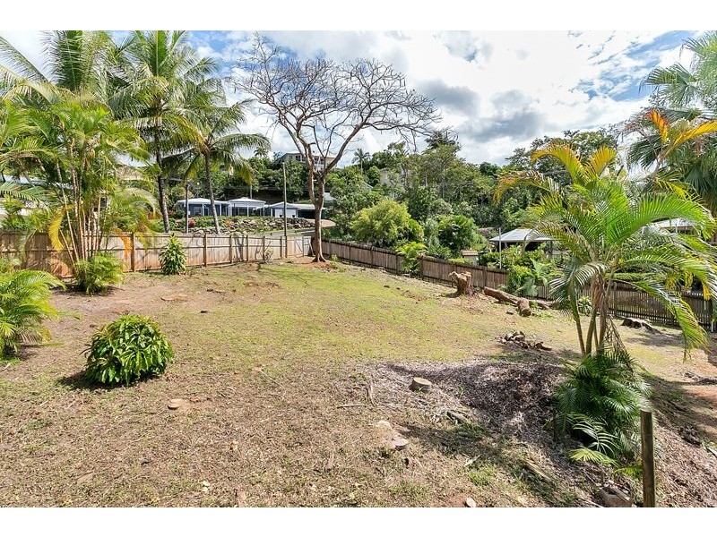 4 Atherton Street, Whitfield QLD 4870