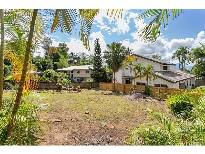 4 Atherton Street, Whitfield QLD 4870