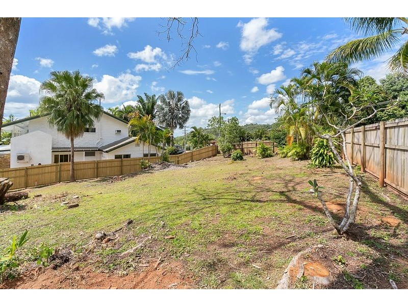 4 Atherton Street, Whitfield QLD 4870
