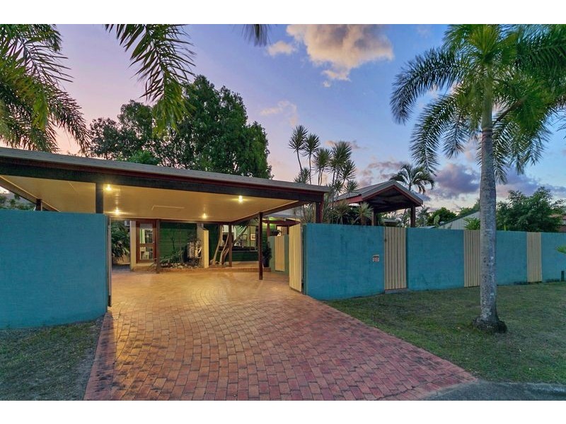27 Pepperina St, Mooroobool QLD 4870